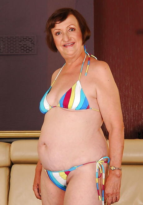 Glamorous grandma Eve Tickler denudes tiny tits and hot ass 