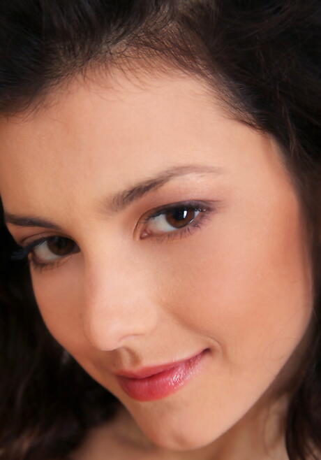 Foxy babe Divina A enjoy hardcore 3some sex 